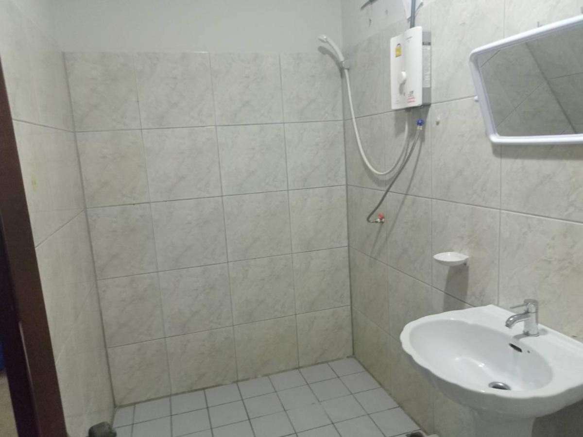 Pluemchai Guesthouse Haat Jomtien Eksteriør bilde