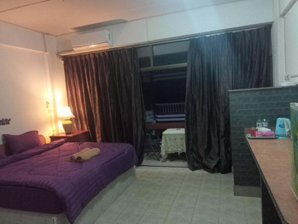 Pluemchai Guesthouse Haat Jomtien Eksteriør bilde
