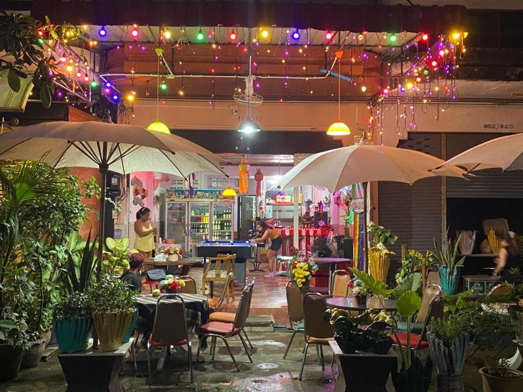 Pluemchai Guesthouse Haat Jomtien Eksteriør bilde