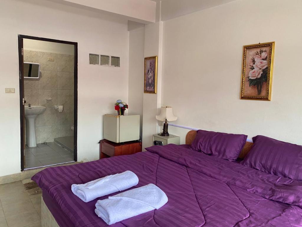 Pluemchai Guesthouse Haat Jomtien Eksteriør bilde