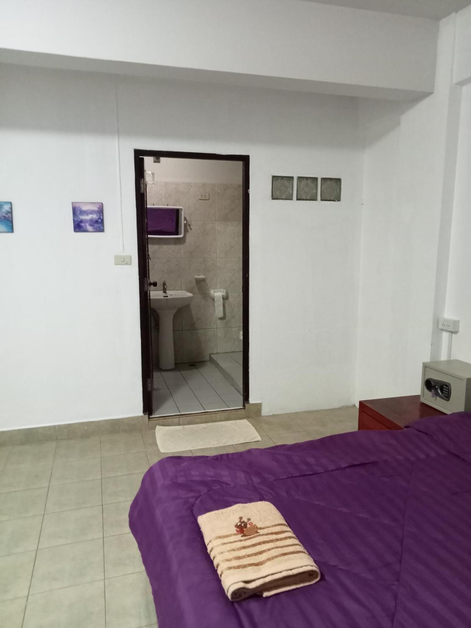 Pluemchai Guesthouse Haat Jomtien Eksteriør bilde