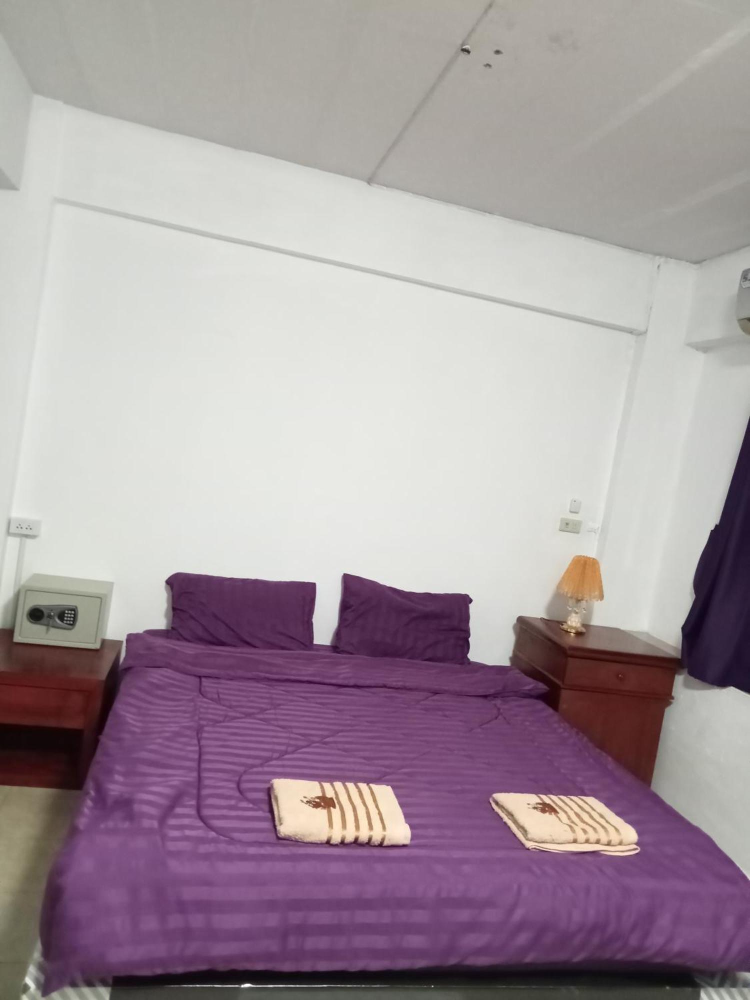 Pluemchai Guesthouse Haat Jomtien Eksteriør bilde