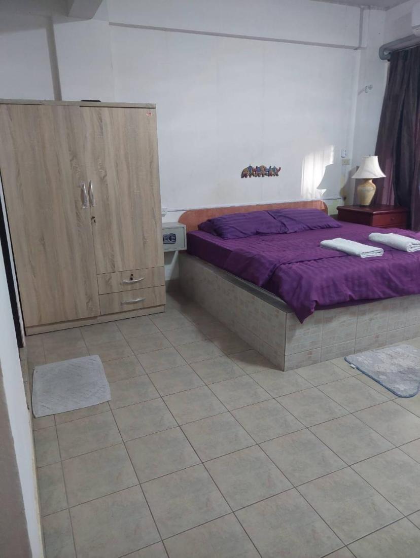 Pluemchai Guesthouse Haat Jomtien Eksteriør bilde