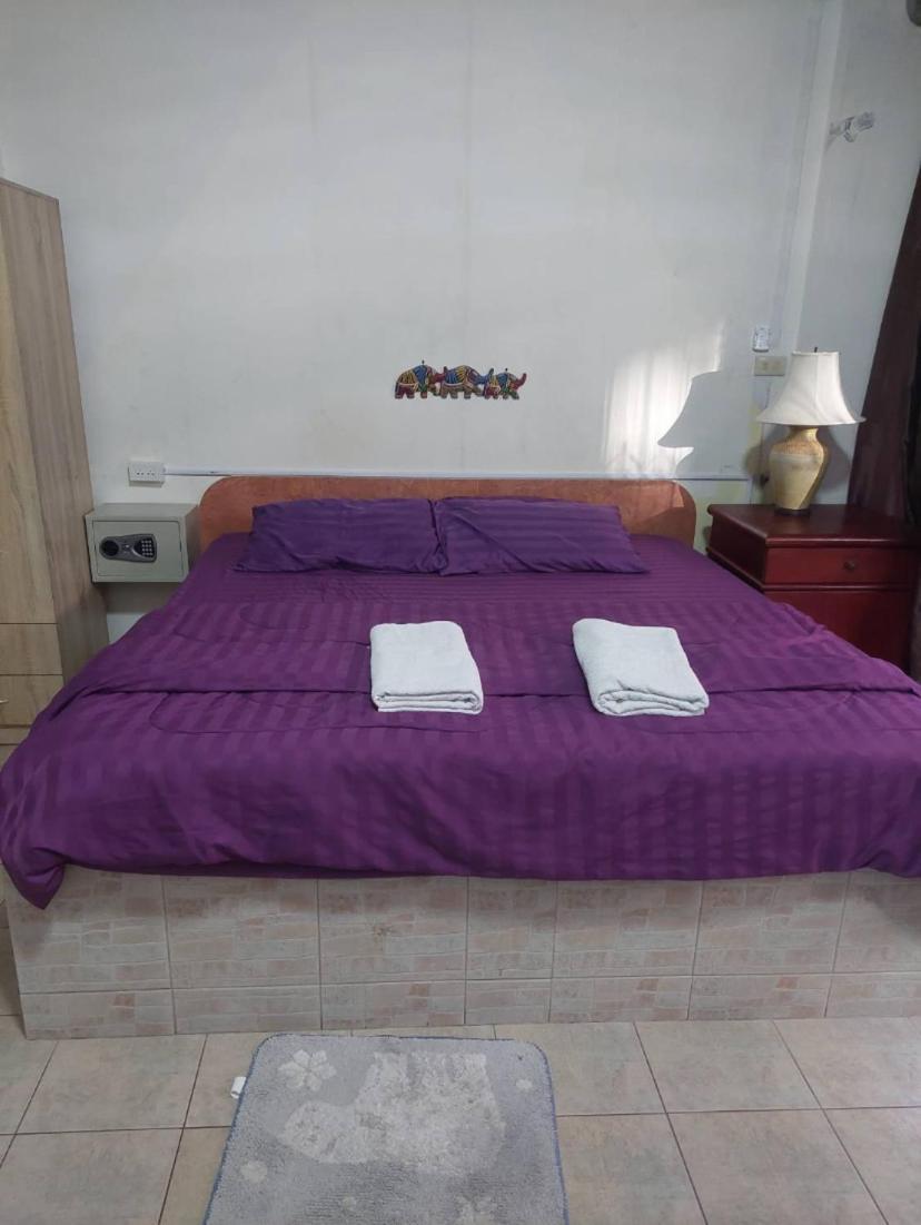 Pluemchai Guesthouse Haat Jomtien Eksteriør bilde