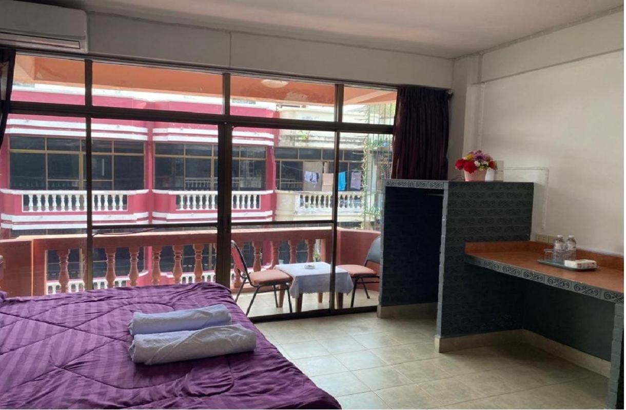 Pluemchai Guesthouse Haat Jomtien Eksteriør bilde