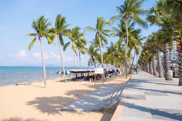 Pluemchai Guesthouse Haat Jomtien Eksteriør bilde